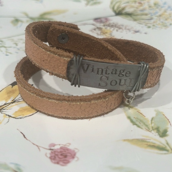 Vintage Soul Genuine Peach Leather Bracelet - Picture 1 of 2